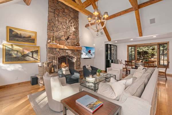 Abode at Bigwood Golf, prime location, hot tub, Sun Valley