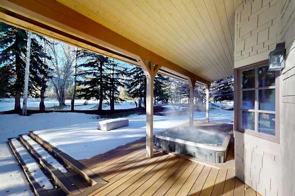 Abode at Bigwood Golf, prime location, hot tub, Sun Valley