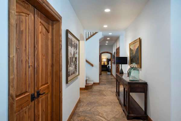 Abode at Bigwood Golf, prime location, hot tub, Sun Valley