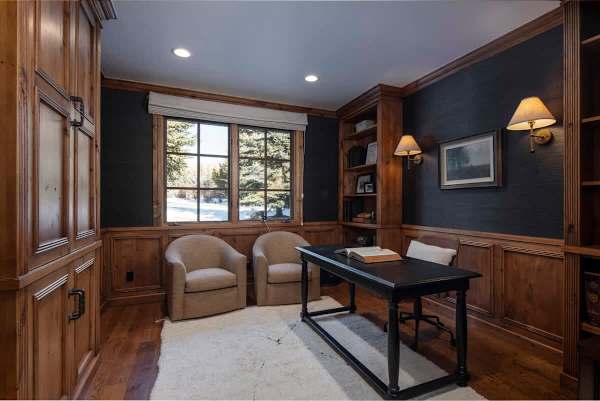 Abode at Bigwood Golf, prime location, hot tub, Sun Valley