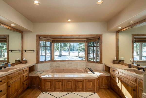 Abode at Bigwood Golf, prime location, hot tub, Sun Valley