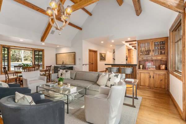 Abode at Bigwood Golf, prime location, hot tub, Sun Valley