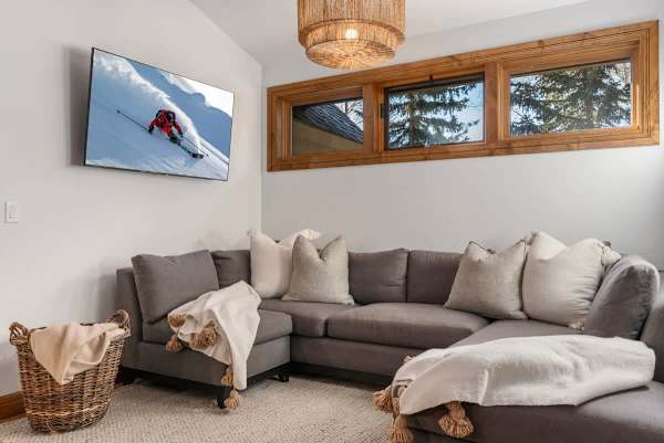 Abode at Bigwood Golf, prime location, hot tub, Sun Valley