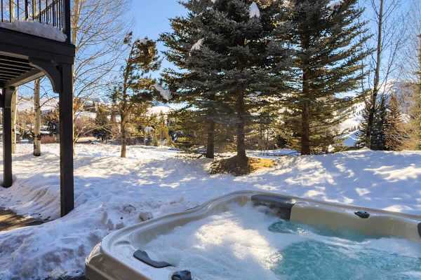 Abode at Cascade Lodge, hot tub, fireplace, close to Sun Valley