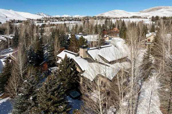 Abode at Cascade Lodge, hot tub, fireplace, close to Sun Valley