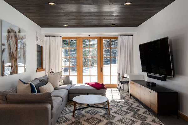 Abode at Cascade Lodge, hot tub, fireplace, close to Sun Valley