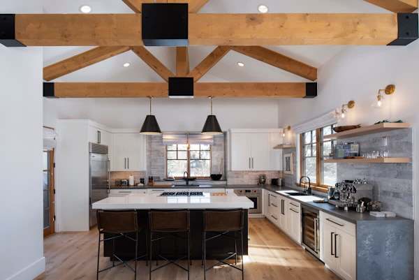 Abode at Cascade Lodge, hot tub, fireplace, close to Sun Valley