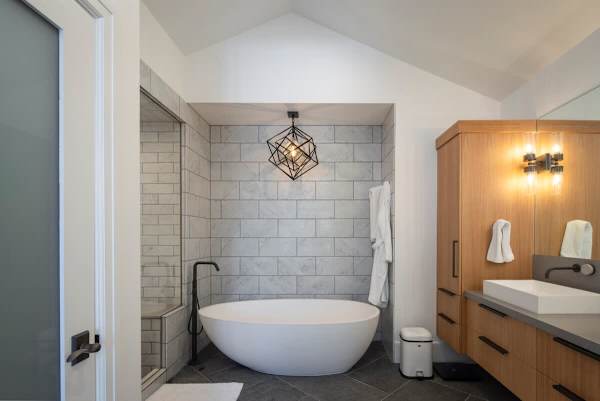 Abode at Cascade Lodge, hot tub, fireplace, close to Sun Valley