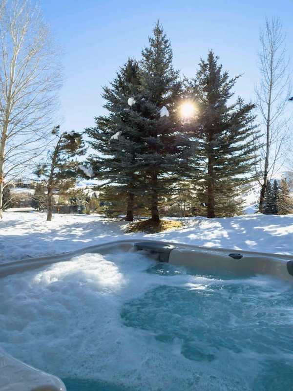 Abode at Cascade Lodge, hot tub, fireplace, close to Sun Valley