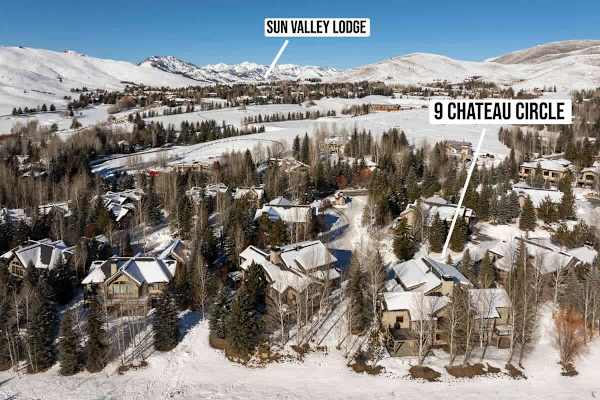 Abode at Cascade Lodge, hot tub, fireplace, close to Sun Valley