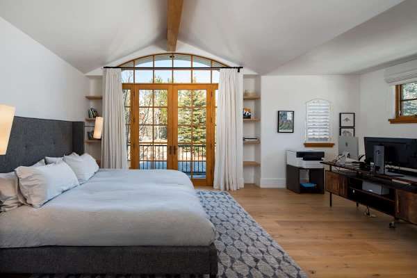 Abode at Cascade Lodge, hot tub, fireplace, close to Sun Valley