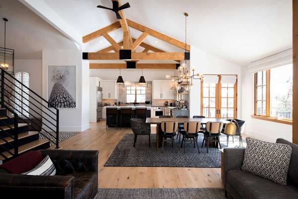 Abode at Cascade Lodge, hot tub, fireplace, close to Sun Valley