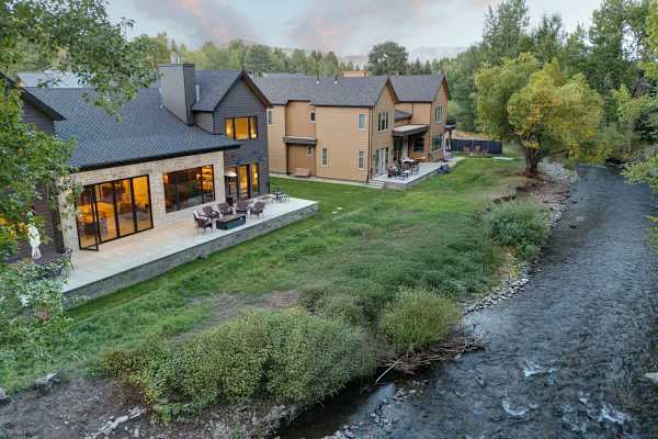 Abode at Warm Springs on The River, Ketchum, private hot tub