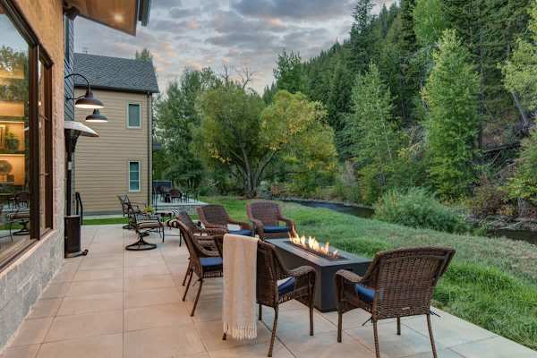 Abode at Warm Springs on The River, Ketchum, private hot tub