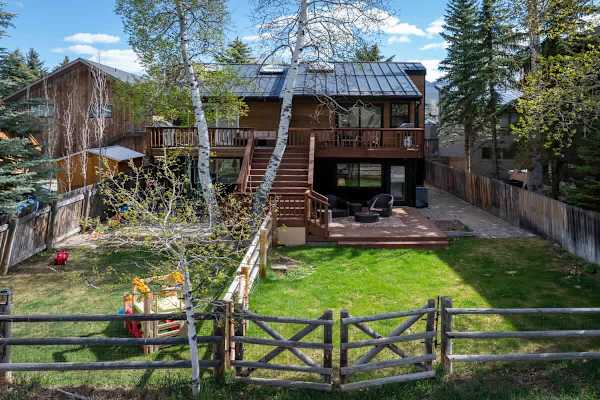 Abode at Sunnyside, modern mountain chic, walk to downtown Ketchum
