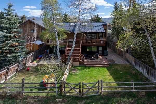 Abode at Sunnyside, modern mountain chic, walk to downtown Ketchum