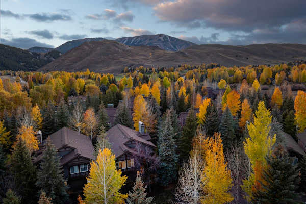 Abode at Sawtooth, chef's kitchen, sleeps 10, near ski resort