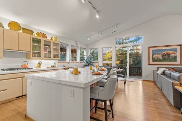 Abode at Sawtooth, chef's kitchen, sleeps 10, near ski resort