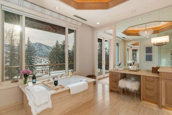 Abode at Fairway Estate, stunning private estate, near Sun Valley