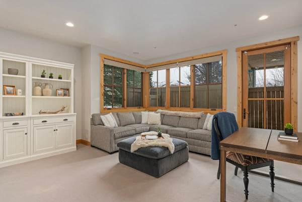 Abode at Elkhorn Village, hot tub, fireplace, steps to skiing