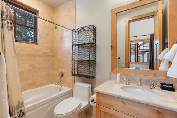 Abode at Elkhorn Village, hot tub, fireplace, steps to skiing