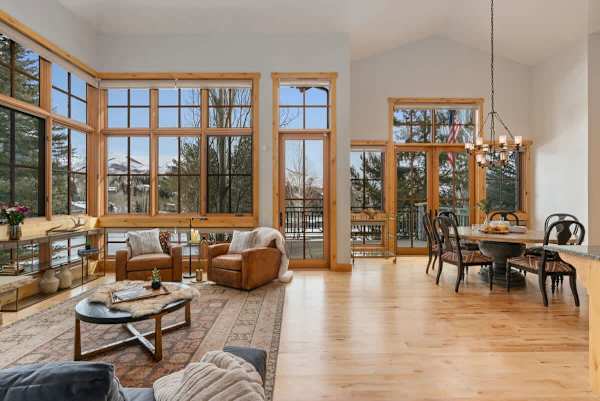 Abode at Elkhorn Village, hot tub, fireplace, steps to skiing
