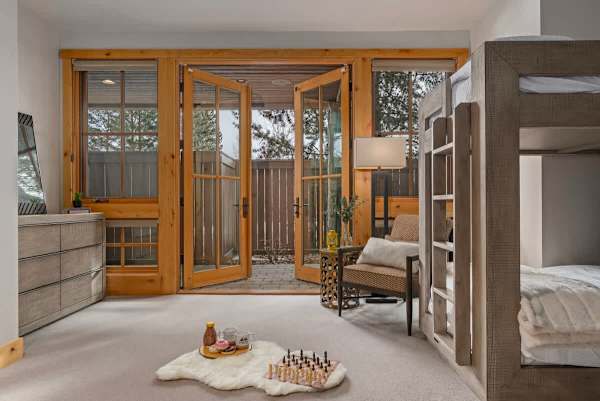 Abode at Elkhorn Village, hot tub, fireplace, steps to skiing