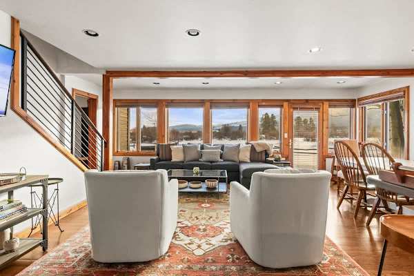 Abode at Open Meadows, luxury estate, sleeps 23, private pond