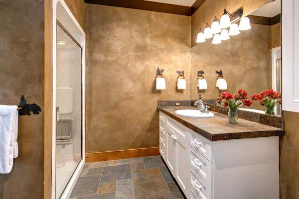 Abode at Open Meadows, luxury estate, sleeps 23, private pond