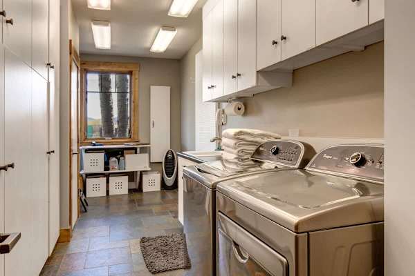 Abode at Open Meadows, luxury estate, sleeps 23, private pond