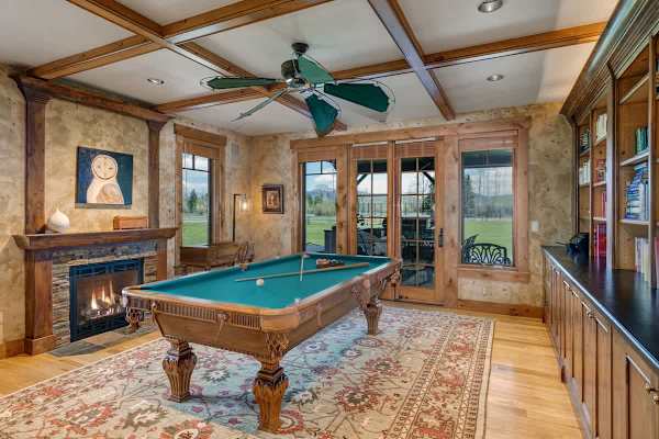 Abode at Open Meadows, luxury estate, sleeps 23, private pond