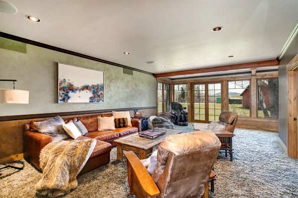 Abode at Open Meadows, luxury estate, sleeps 23, private pond