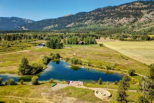 Abode at Open Meadows, luxury estate, sleeps 23, private pond