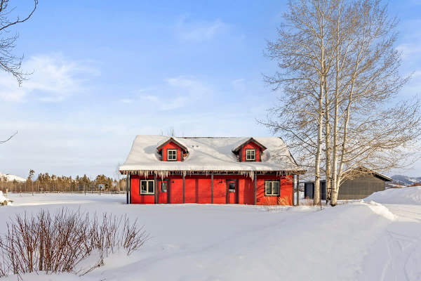 Abode at Open Meadows, luxury estate, sleeps 23, private pond