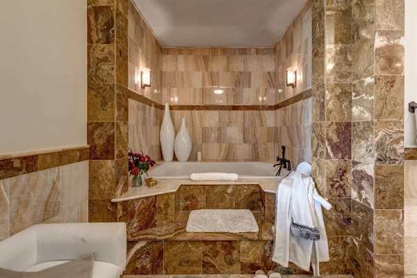 Abode at Open Meadows, luxury estate, sleeps 23, private pond