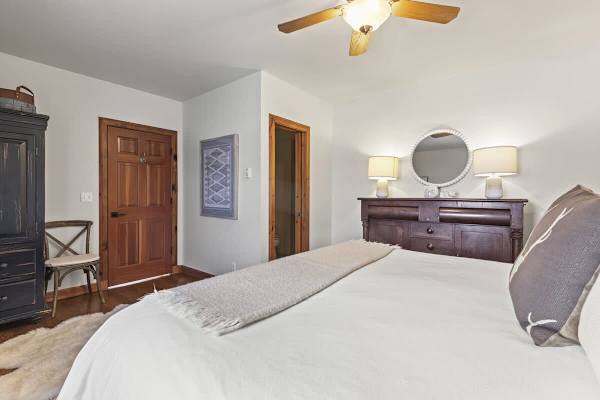 Abode at Open Meadows, luxury estate, sleeps 23, private pond