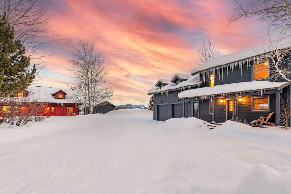 Abode at Open Meadows, luxury estate, sleeps 23, private pond