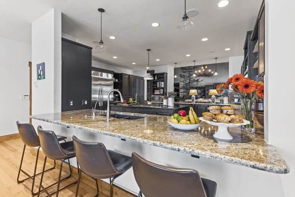 Abode at Open Meadows, luxury estate, sleeps 23, private pond