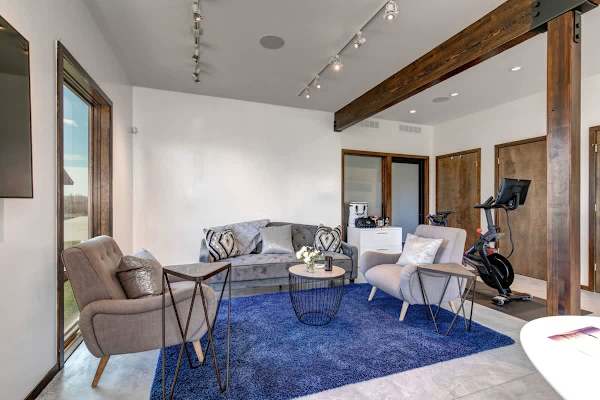 Abode at Open Meadows, luxury estate, sleeps 23, private pond