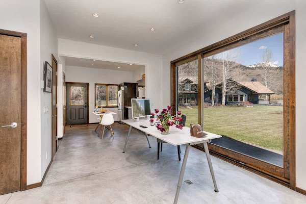 Abode at Open Meadows, luxury estate, sleeps 23, private pond