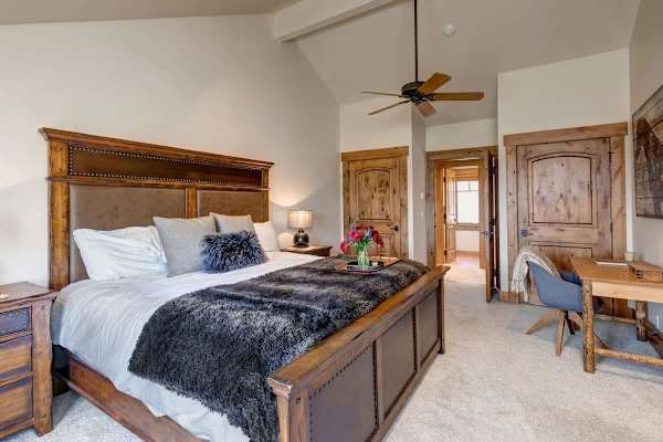 Abode at Open Meadows, luxury estate, sleeps 23, private pond