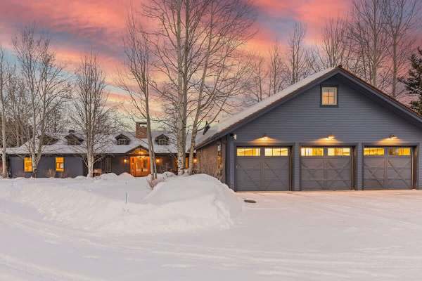 Abode at Open Meadows, luxury estate, sleeps 23, private pond