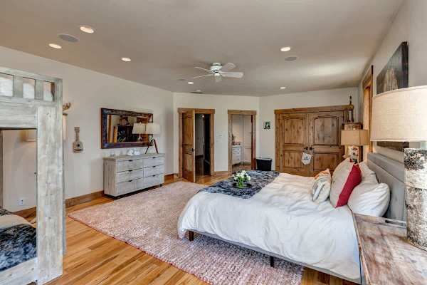 Abode at Open Meadows, luxury estate, sleeps 23, private pond
