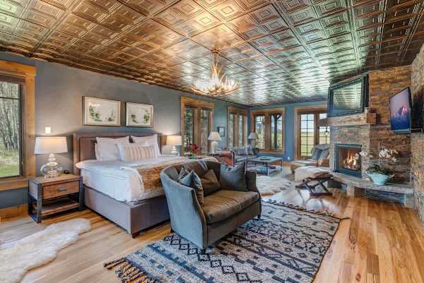 Abode at Open Meadows, luxury estate, sleeps 23, private pond