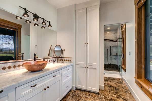 Abode at Open Meadows, luxury estate, sleeps 23, private pond