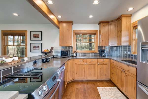 Abode at Open Meadows, luxury estate, sleeps 23, private pond