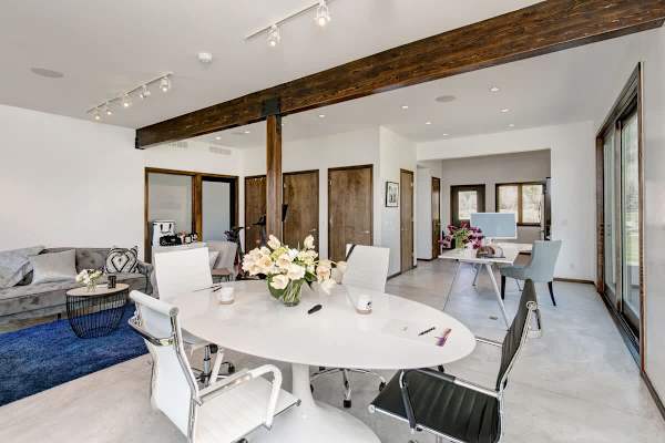 Abode at Open Meadows, luxury estate, sleeps 23, private pond