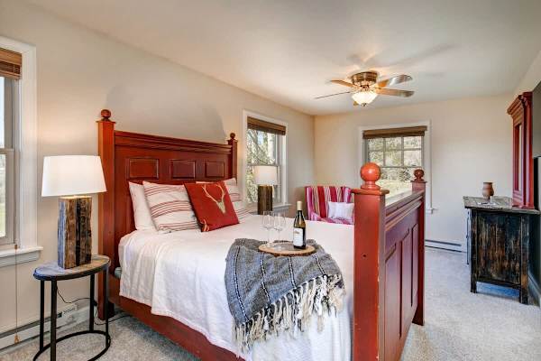 Abode at Open Meadows, luxury estate, sleeps 23, private pond