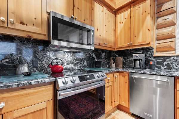Abode on Obsidian, walk to lift, best value in Teton Village