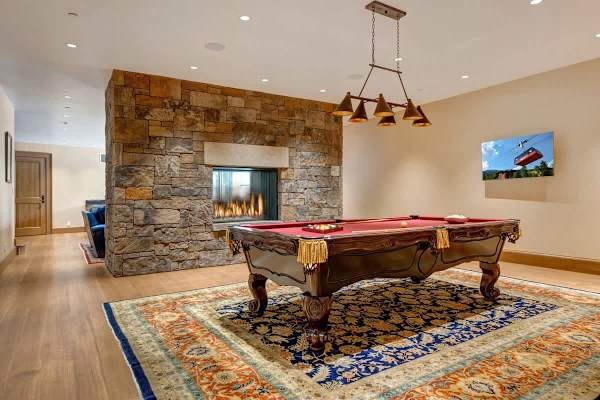 Abode at Heartwood Lodge, ski-in/out, 1 mile to National Park